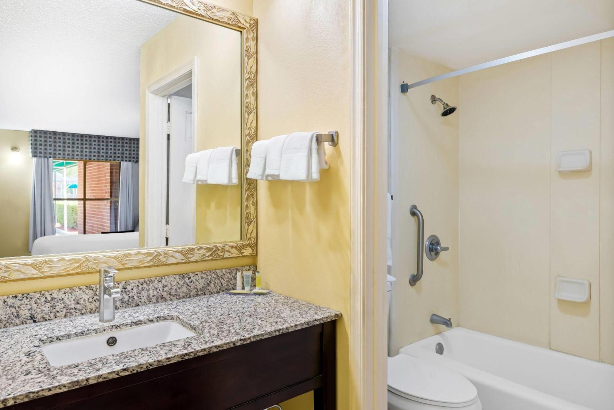 Days Inn By Wyndham Petersburg/South Fort Lee Zewnętrze zdjęcie